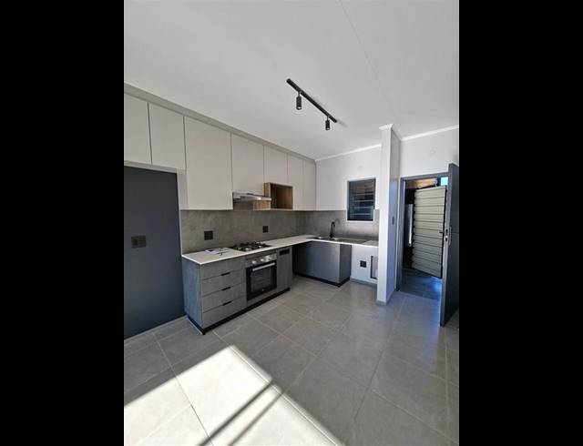 2 BEDROOM APARTMENT FOR SALE IN WATERKLOOF RIDGE